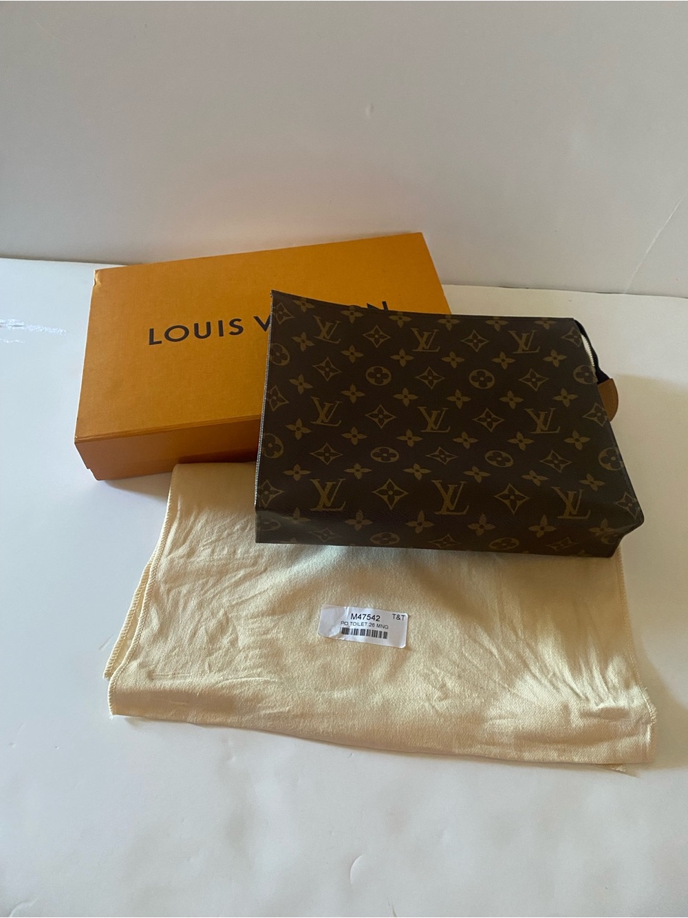Louis Vuitton toiletry 26